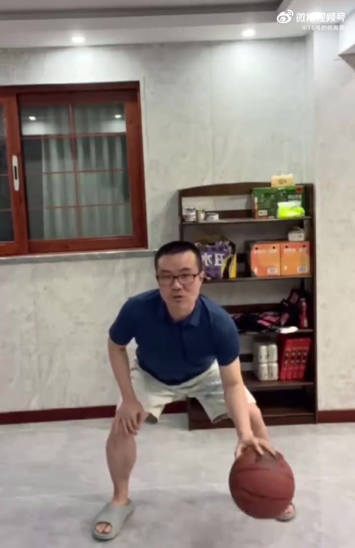 徐静雨被网友质疑篮球技术太菜静雨随后上传自己运球训练视频