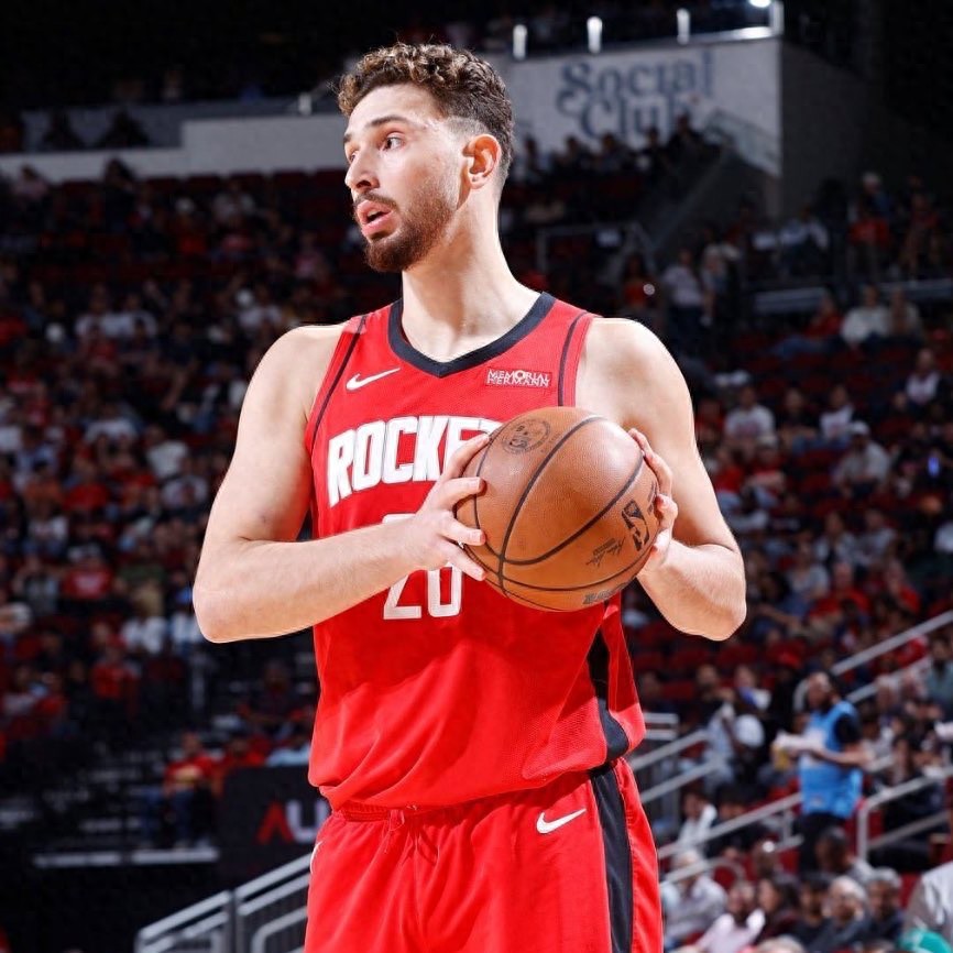 杜兰特:从没和申京这样的大个子搭档,他在低位对手会紧张